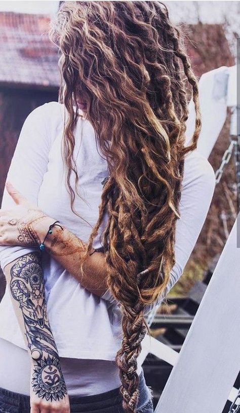 Feminine Dreadlocks, Partial Dreads Curly Hair, Hippie Dreads, Partial Dreads, Dreads Girl, Beautiful Dreadlocks, Dreadlock Styles, Hippie Hair, Dread Hairstyles