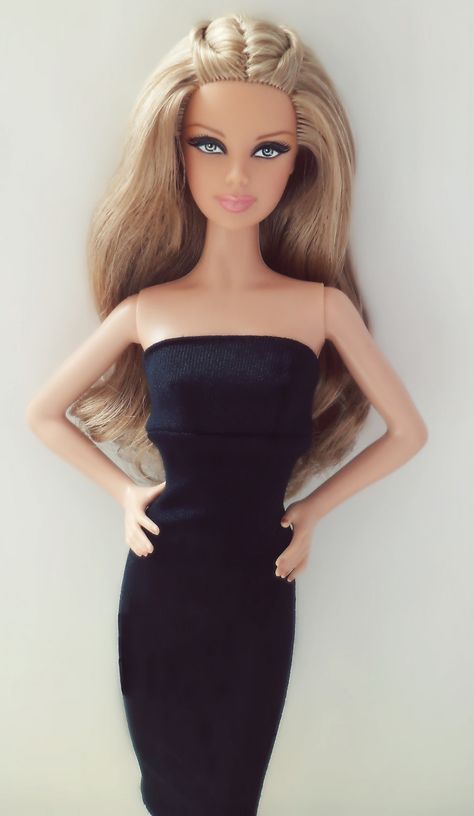 https://flic.kr/p/FND9p4 | Barbie Basics Model No. 01—Collection 002 Vintage Barbie Party, Hair Muse, Barbie Basics, Sewing Barbie Clothes, Barbie Collector Dolls, Barbie Dress Fashion, Barbie Hair, Fashion Barbie, Barbie Party