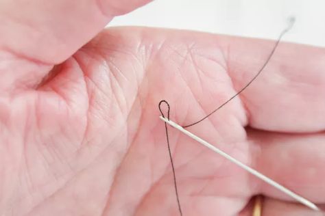 Needle Threaders Diy, How To Thread A Beading Needle, Thread A Needle Hack, Threading Needle Hacks, Thread A Needle Easy Way To, Easy Way To Thread A Needle, Thread Needle Hack, Diy Needle Threader, Threading A Needle Easy Way To