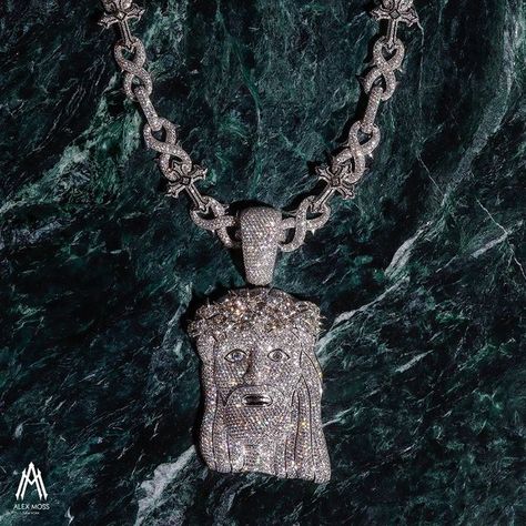 Jesus Piece Chain, Chain With Diamonds, Jesus Piece, Martial Arts Workout, Black Couples Goals, Ice Ice Baby, Couples Goals, 2024 Vision Board, 2024 Vision