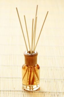 Homemade reed diffuser Diy Reed Diffuser, Homemade Reed Diffuser, Diffuser Diy, Reed Diffuser Oil, Reed Diffusers, Essential Oil Uses, Home Scents, Diffuser Blends, Essential Oil Recipes