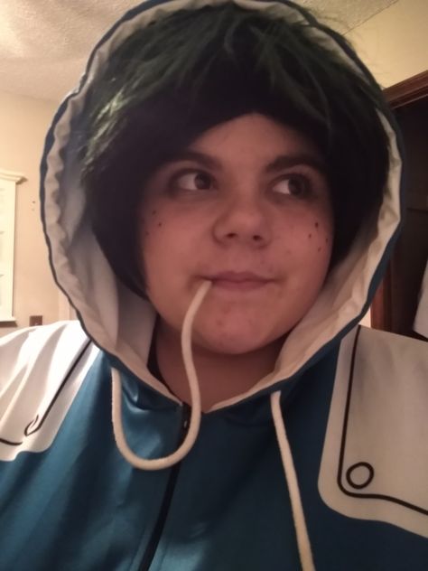 Deku Cosplay 💚 Deku Cosplay Cringe, Cringe Anime Cosplay, Mha Cosplay Cringe, Cringe Cosplay, Mha Cringe, Todoroki Cosplay, Deku Cosplay, Friend Things, Mha Cosplay