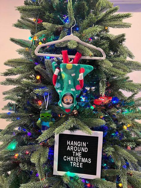 Stoop Ideas, Snoop On A Stoop, Elf On Shelf Ideas, Elf Ideas Easy, Elf On Shelf, Awesome Elf On The Shelf Ideas, Elf Magic, Xmas Elf, Elf Activities