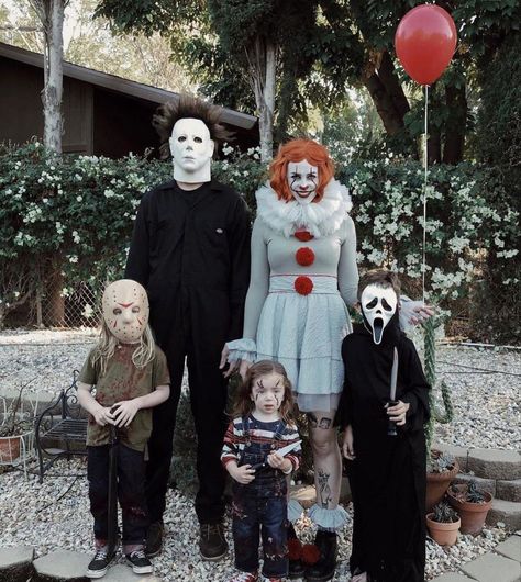 𝘍𝘖𝘓𝘓𝘖𝘞 @𝘘𝘜𝘐𝘕𝘛𝘌𝘊𝘐𝘈𝘊𝘏𝘈𝘈 𝘍𝘖𝘙 𝘔𝘖𝘙𝘌 𝘐𝘕𝘚𝘗𝘖💕 Costume Halloween Famille, Family Themed Halloween Costumes, Halloween Costumes For Family, Horror Halloween Costumes, Themed Halloween Costumes, Horror Costume, Halloween Costumes For 3, Diy Halloween Costumes Easy, Scary Halloween Costumes