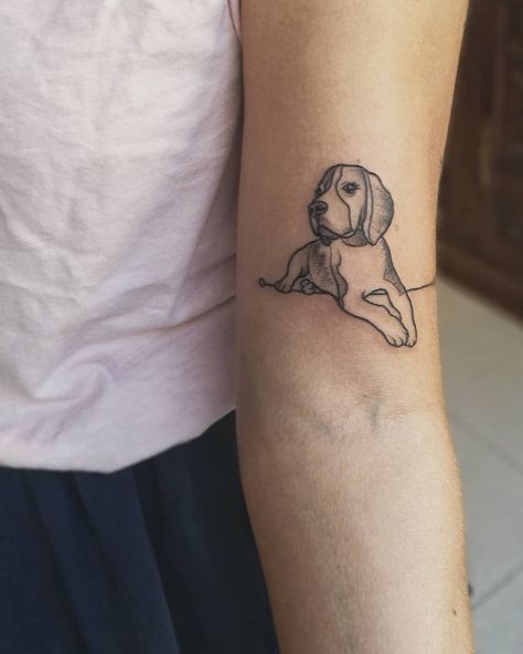 Tatoo Dog, Beagle Tattoo, Small Dog Tattoos, Tattoos For Dog Lovers, Pawprint Tattoo, Tasteful Tattoos, Line Art Tattoos, Tattoos Designs, Time Tattoos