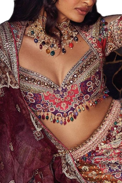 Blouse Necklines, Indian Outfits Lehenga, Fashionable Saree Blouse Designs, Traditional Indian Dress, Image Swag, Saree Designs Party Wear, Indian Dresses Traditional, Traditional Indian Outfits, Unique Blouse Designs