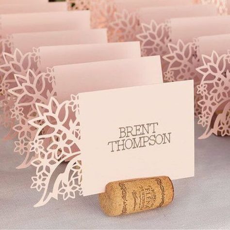 Wine Cork Wedding Ideas - DIY Place Cards Cork Place Cards, Wine Cork Wedding, Wine Theme Wedding, Cork Wedding, Diy Place Cards, Boda Diy, Cricut Wedding, Wine Cork Crafts, Wine Corks