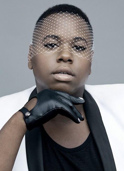 Alex Newell twitter pic. Alex Newell, Doctor Who Fan Art, Glee Club, Septième Art, Karaoke Songs, Out Of The Closet, Glee Cast, Black Pride, Sports Stars