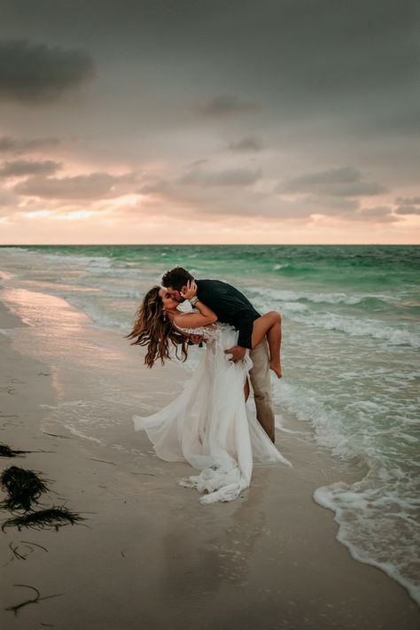 Wedding Pictures Beach, Engagement Photo Shoot Beach, Engagement Pictures Beach, Couples Beach Photography, Simple Beach Wedding, Dream Beach Wedding, Couple Engagement Pictures, Beach Wedding Dresses, Boho Beach Wedding