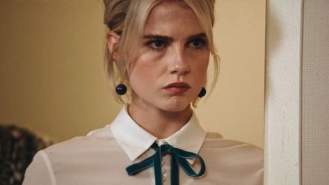 Lucy Boynton, The Politician, 2019 Lucy Boynton The Politician, Astrid Sloan, The Politician, Lucy Boynton, Cardigan Outfits, I Dress, Bow Tie, Cross Necklace, Lab Coat