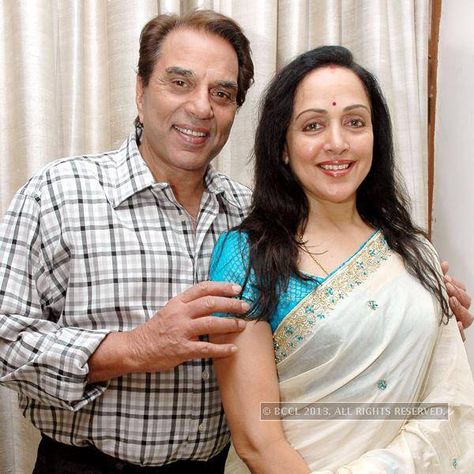 Dharmendra today with Hema Malini Cheating Husbands, Gauri Khan, Cheating Men, Hair Style Vedio, Hema Malini, Retro Bollywood, Latest Funny Videos, Rock Steady, Vintage Bollywood