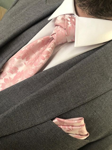 Grey Suit Pink Tie, Wedding Notebook, Gala Themes, Pink Ties, Gray Suit, Men Fashion Casual Outfits, Pink Grey, Wedding Suits, Mens Suits