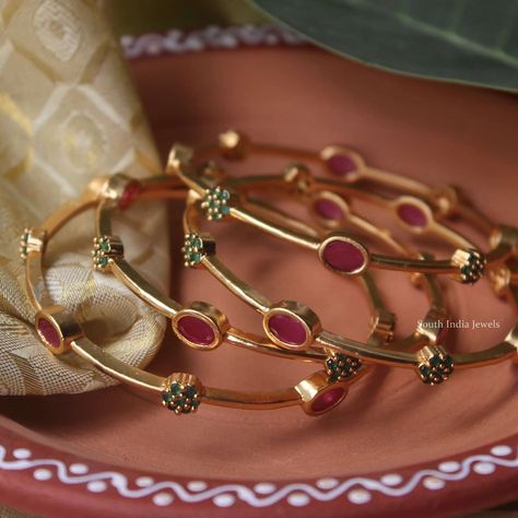 Jewellery Bangles, Indian Bridal Jewelry Sets, Gold Jewelry Simple Necklace, Antique Bridal Jewelry, Antique Jewelry Indian, Black Beaded Jewelry, Indian Jewelry Sets, Bangles Jewelry Designs, Gold Fashion Necklace