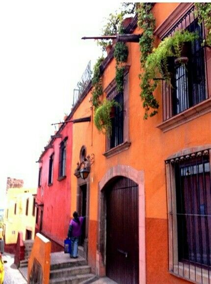 Central American Architecture, Colorful Buildings, Casas Coloniales, American Architecture, Colonial Revival, Central American, Spanish Colonial, Latin American, South America