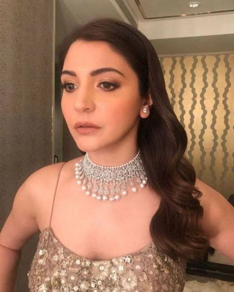 Don’t Miss Anushka Sharma’s Beautiful Traditional Look In Sabyasachi Diamond Necklace Indian, Tutorial Eyeshadow, Bridal Diamond Necklace, Sabyasachi Jewellery, Traditional Look, Diamond Necklace Designs, Bridal Fashion Jewelry, Indian Jewelry Sets, Diamond Necklace Set