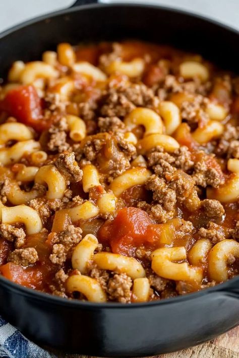 OLD FASHIONED GOULASH Cheap Goulash Recipes, Goulash Recipes Soup, Stove Top Goulash, Authentic Goulash Recipes, Classic Goulash Recipe Ground Beef, Goulash With Spaghetti Sauce, Spicy Goulash Recipes, Bobby Flay Goulash, The Best Goulash Recipe