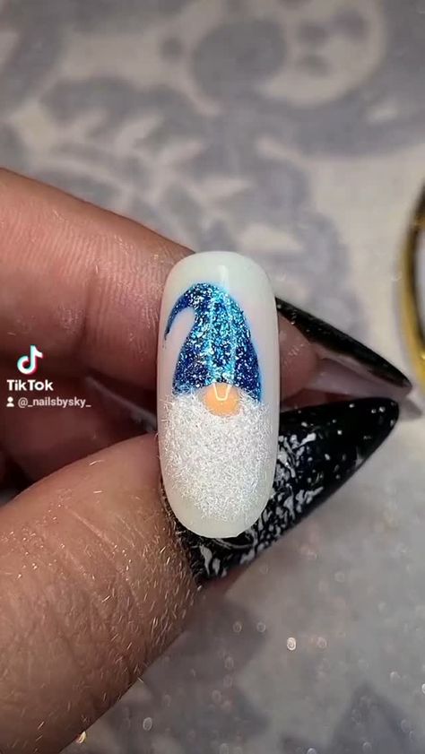 Instagram Winter Nails Diy, Nail Design Diy, Holiday Nails Easy, Christmas Nail Design, Classy Nail Art Ideas, Christmas Nail Art Easy, Festive Nail Designs, Holiday Nail Designs, Winter Nails Acrylic