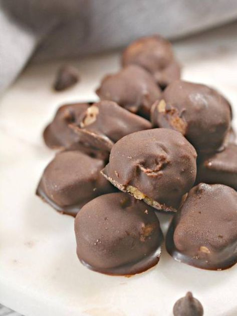 KETO LOW CARB COPYCAT MILK DUDS CANDY BITES story Keto Milk, Milk Duds, Gluten Free Candy, Healthy Candy, Keto Candy, Fat Bomb Recipe, Diet Breakfast Recipes, Keto Fat, Sugar Free Syrup