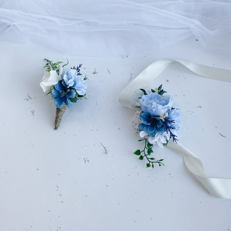 Boutineer Ideas Blue, Dusty Blue Corsage, Blue Corsage And Boutonniere, Prom Corsage Blue, Hydrangea Corsage, Boutonniere And Corsage, Corsage Wristlet, Prom Flowers Corsage, Blue Corsage