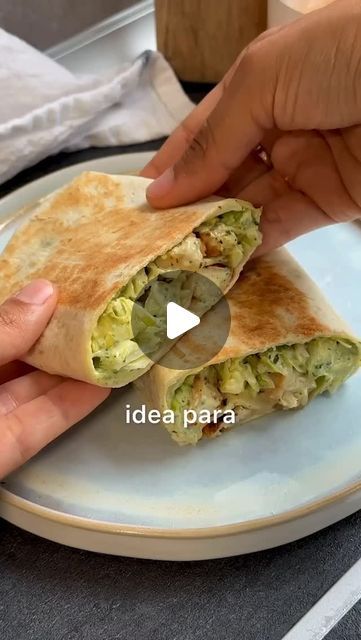 João Carlos Fit 🥗🏋️‍♀️ on Instagram: "idea de comida o cena 🌱 wrap de pollo!!  ingredientes para salsa 👇🏽  ✨120gr de yogurt 0% ✨1 cda de mostaza  ✨zumo de 1/2 limón  ✨cilantro  rellenamos nuestra fajita con una base de nuestra salsa, lechuga, pollo y queso :)  tostada ambos lados en una sartén con aceite de oliva y listo!!!!!   •  #fit #saludable #receta #recetassaludables  #comidasaludable #comida #wirewrap" September 22, Fajitas, Tortillas, Cilantro, Yogurt, On Instagram