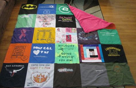 Tshirt Quilt Diy, T Shirt Blanket, Shirt Blanket, Tshirt Quilts, Tee Shirt Quilt, Quilt Shirt, Tshirt Blanket, Shirt Quilts, T Shirt Quilts