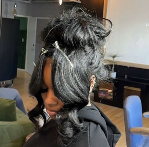 Hocoming Hair Ideas Black Women, Pin Up Styles For Black Women, Wig Installs, Weave Ponytail Hairstyles, Quick Weave Hairstyles, Pretty Braided Hairstyles, Slick Hairstyles, Hot Hair Styles, Hair Laid