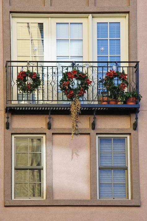 Christmas Wreaths on Balcony Apartment Holiday Decor, Christmas Stairs Decorations, Condo Balcony, Christmas Stairs, Christmas Decorations Apartment, Christmas Apartment, Real Christmas Tree, Stair Decor, Christmas Decorations Diy Outdoor