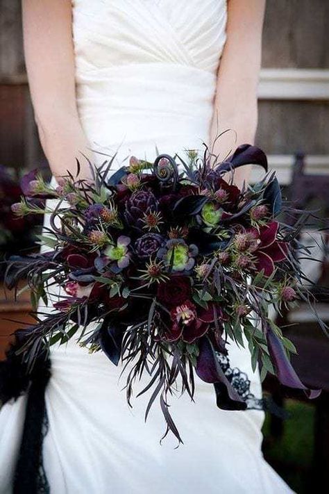 Midsummer Wedding, Succulent Bouquet Wedding, Halloween Decor Diy, Halloween Themed Wedding, Purple Wedding Bouquets, Succulent Bouquet, Goth Wedding, Dark Wedding, Moody Wedding