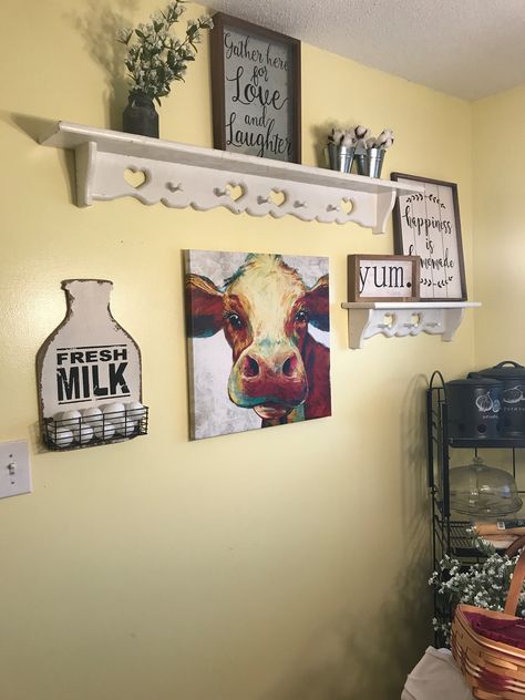 Cow Theme Kitchen Decor, Cow Themed Kitchen Farmhouse, Cow Themed Dining Room, Cow Themed Kitchen, Cow Kitchen Theme, Farm Animal Kitchen, Farm Kitchen Decor, Farmhouse Kitchen Wall Decor, Cow Kitchen Decor