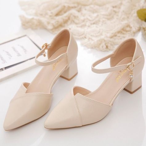 Button Bag, Bridesmaid Shoes, Point Shoes, Thick Heel, Straw Tote, Dress Shoes Womens, White Shirt Dress, Pretty Shoes, Open Toe Sandals