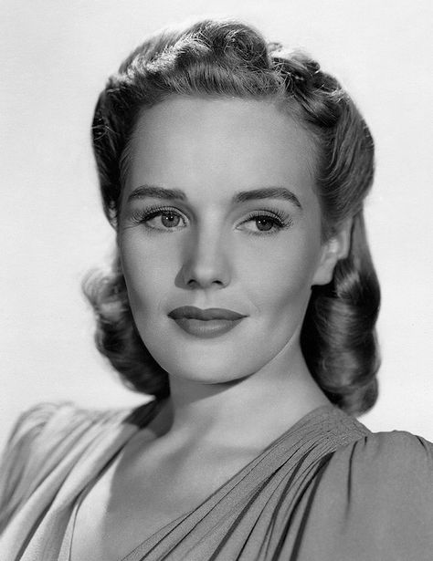 Farmer Photo, Frances Farmer, Comic Face, Classic Actresses, Actrices Hollywood, Famous Movies, Vintage Portraits, Old Hollywood Glamour, Hollywood Actor