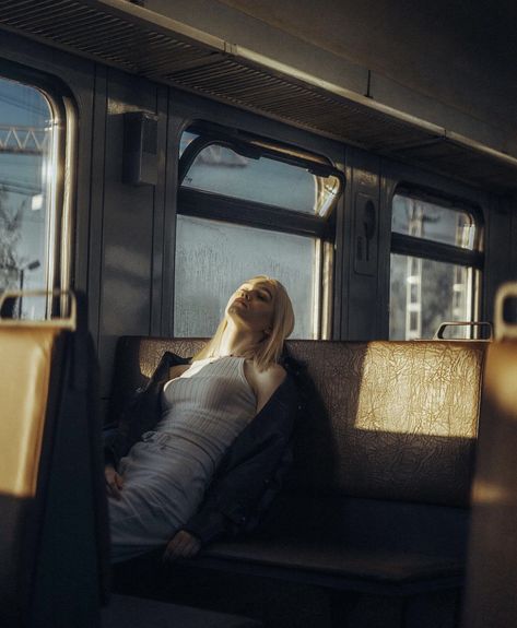 Abandoned Train Photoshoot, Train Portrait Photography, Train Photoshoot, Haircut Selfie, Photo Hijab, Train Photography, Street Portrait, Cute Hairstyle, Hijab Girl