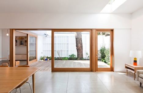 House Eadie by Tribe Studio Sydney House, Big Doors, Sliding Glass Doors, Casa Vintage, Backyard Porch, Casa Exterior, Outside Living, Patio Interior, Architect House