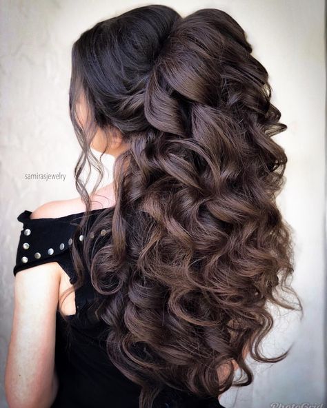 The hairstyle I did today for super sweet and beautiful #quinceañera @babyyledyy I used @hottoolspro “curl bar set “ 1 “ barrel for curls… | Instagram Hair Quinceanera Hairstyles, Hair Quinceanera, Voluminous Hairstyles, Hairstyles Brown, Down Hairstyles For Long Hair, Triangle Hair, Quince Hairstyles With Crown, Barrel Curls, Quinceanera Hairstyles