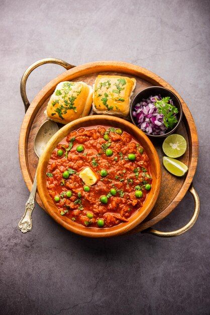 Pav bhaji is a fast food dish from india... | Premium Photo #Freepik #photo #pav-bhaji #indian-curry #gravy #curry Indian Food Photos, Pav Bhaji Photography, Indian Food Pictures, Famous Street Food, Indian Fast Food, Food References, Indian Food Photography, Butter Masala, Pav Bhaji Masala