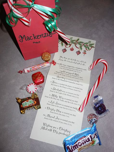 MUST DO FOR KIDS THIS YEAR!: to help them celebrate Jesus, the Sweetest Gift. Each candy represents one of Jesus' names. Jesus Names, Christmas Symbols, Isaiah 9, Happy Birthday Jesus, Christmas Idea, Christmas Treat, Cookie Party, 12 December, Sunday School Crafts