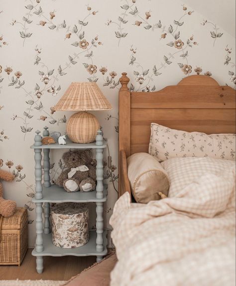 Light Cottage Core Aesthetic, Bedroom Decor Kids, Girly Kids Room, Cottage Inspired Nursery, Vintage Boho Home, Country Farmhouse Nursery, Cottage Toddler Room, Vintage Primary Bedroom, Cottagecore Girls Room