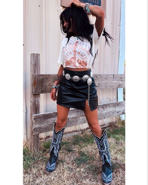 Western Mini Skirt Outfit, Western Mini Skirt, Leather Skirt Country Outfit, Western Leather Skirt Outfit, Leather Skirt With Cowboy Boots, Leather Skirt Western Outfit, Leather Skirt Outfit Concert, Skirt With Cowboy Boots, Outfit Country