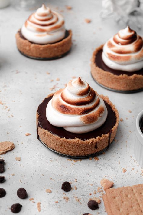 Sturbridge Bakery, Smores Tart, Chocolate Tarts Mini, Mini Tartlets, Mini Tart Recipes, Marshmallow Topping, Mini Dessert Recipes, Ganache Filling, Chocolate Ganache Filling