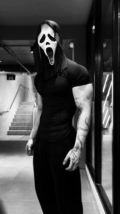 Dark And Men Ghostface Costume Man, Scream Costume Men, Mask Photoshoot, Couples Costumes Creative, Ghost Face Mask, Scream Mask, Mask Guy, Hot Biker Guys, Men Actors