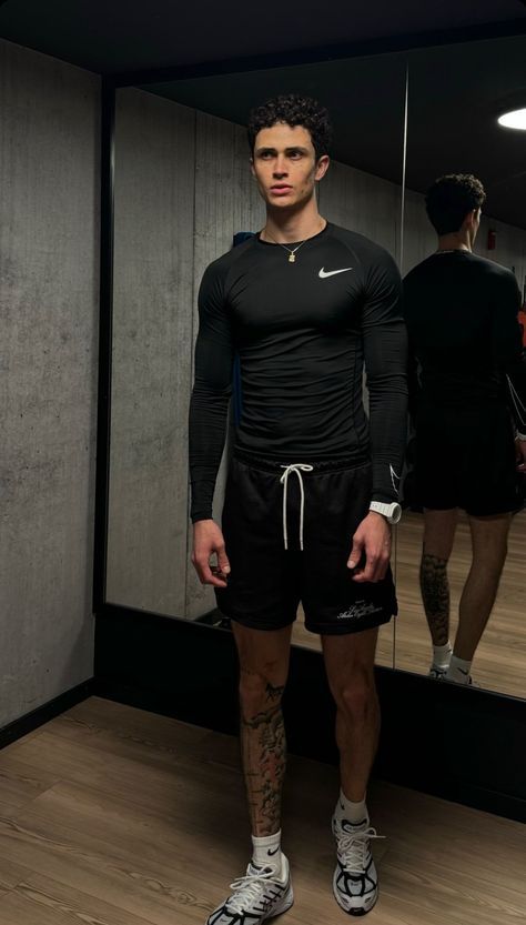 Winter Gym Outfit Men, Gym Outfit Men Fitness, Mens Gym Outfits, Men Gym Outfit, Training Outfit Men, Black Gym Outfit, Home Gym Machine, Gym Boy, Gymwear Outfits