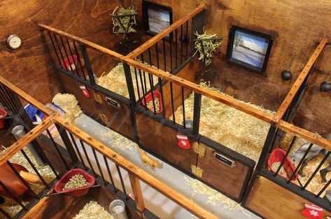 Upgraded the Kid's boarding barn today! Model Horse Stable, Diy Schleich Horse Barn, Schleich Horses Stable Diy, Diy Schleich Horse Stuff, Diy Horse Toys, Horse Stables Design, Schleich Horses Stable, Toy Horse Stable, Schleich Diy