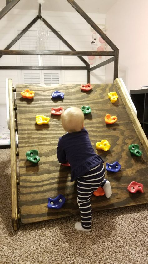 One of my favorite toys to encourage climbing and freedom of movement is a Pikler Triangle. Here's a DIY add-on for a rock climbing wall! Toddler Climbing Wall, Cama Ikea Kura, Diy Outdoor Toys, Climbing Wall Kids, Outdoor Toys For Toddlers, Baby Rock, Ikea Kura Bed, Toddler Climbing, Kura Bed