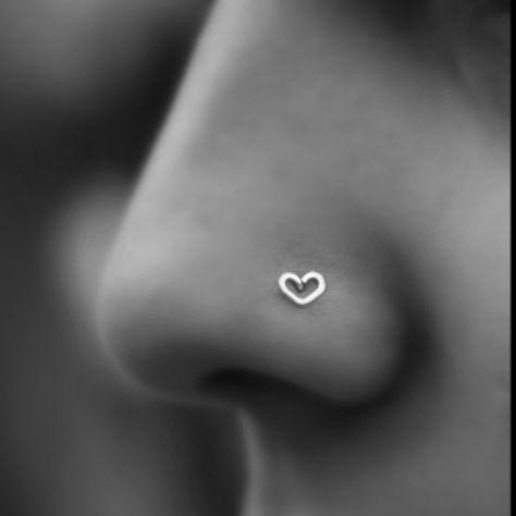 Nose Piercing Stud Ideas, Heart Stud Nose Piercing, Nose Piercing Inspo Stud, Heart Nose Piercing, Heart Nose Stud, Small Nose Studs, Cute Nose Rings, Heart Nose Rings, Pretty Piercings