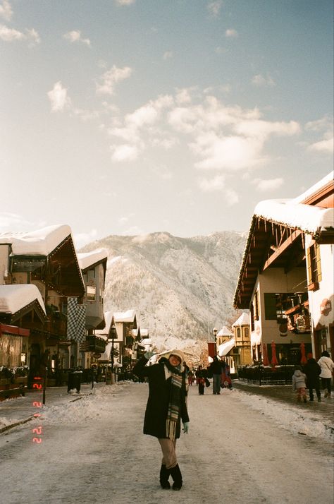 Leavenworth Washington State Christmas, Leavenworth Aesthetic, Washington State Winter, Leavenworth Washington Christmas, Bavarian Christmas, Seattle Winter, Bachelorette Vibes, December Snow, Leavenworth Washington