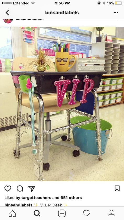 Star Student Desk Ideas, Classroom Vip Desk, Vip Desk In Classroom, Vip Table Classroom, Vip Student Desk, Student Teacher Desk, Vip Student, Smart Classroom, Star Student