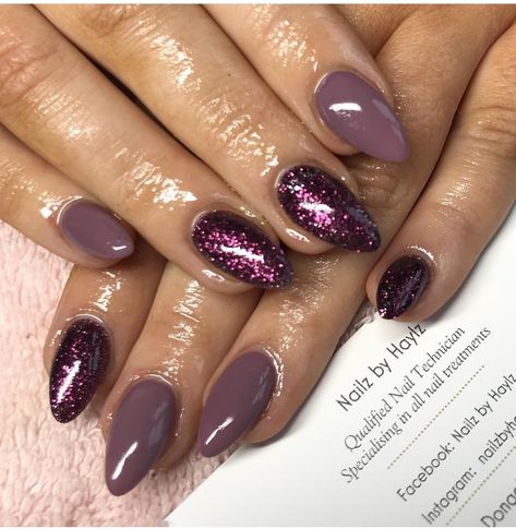 Mauve Burgundy Nails, Glitter Dark Purple Nails, Nails For A Purple Prom Dress, Dusky Purple Nails, Mauve And Silver Nails, Plum Colour Nails, Purple Rose Gold Nails, Short Oval Nails Autumn, Dark Purple Gel Nail Designs