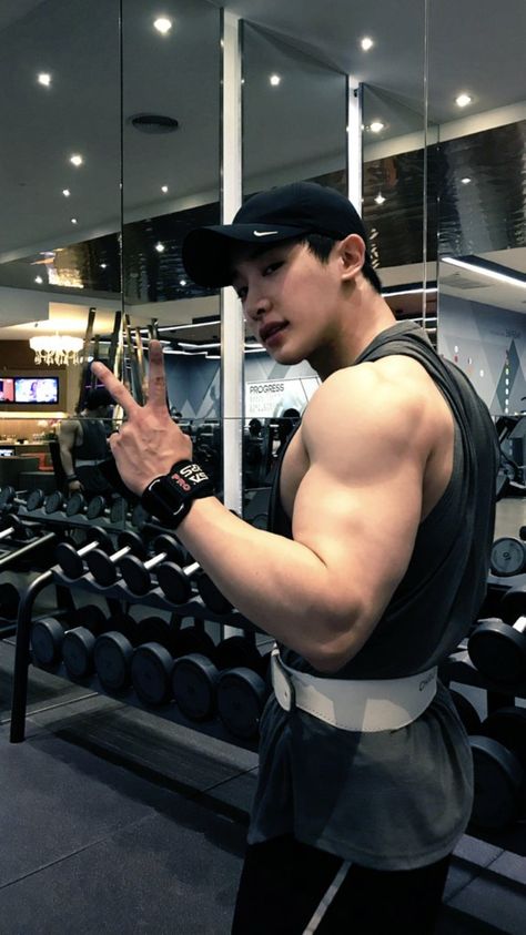 That’s my muscle man 😏😏 Wonho Monsta X Gym