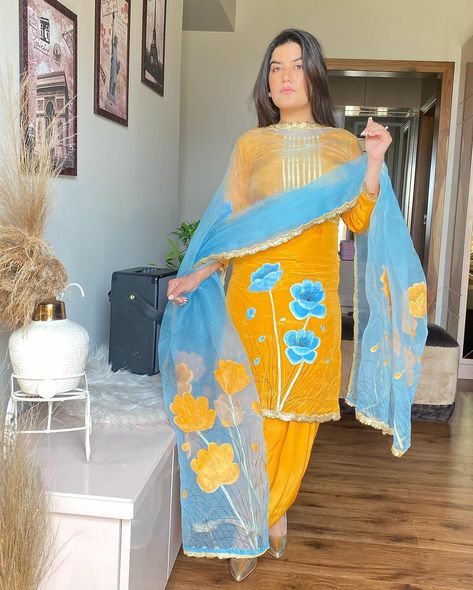 Painting Suits Punjabi, Dhoti Outfits, Painted Suits, Kaur B, Cloth Painting, Patiyala Dress, Punjabi Suits Designer Boutique, Embroidery Suits Punjabi, Suits Punjabi