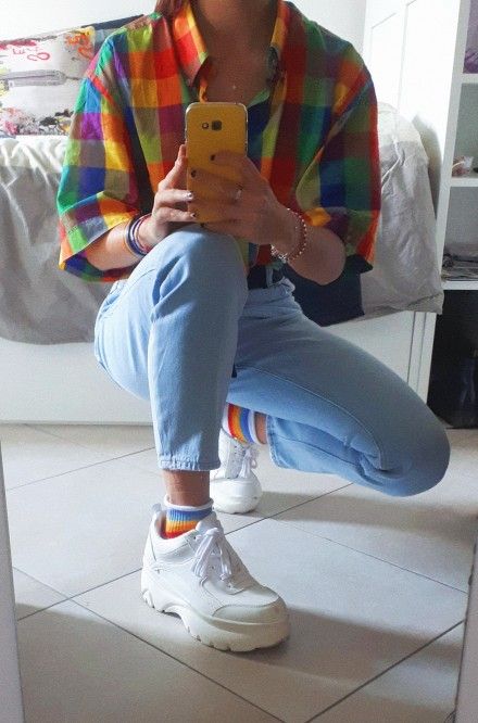 Jeans, rainbow socks, second-hand rainbow shirt and necklace Rainbow Socks Outfit, Socks Outfit, Rainbow Socks, Sock Outfits, Rainbow Shirt, Mom Jeans, Second Hand, Socks, Rainbow